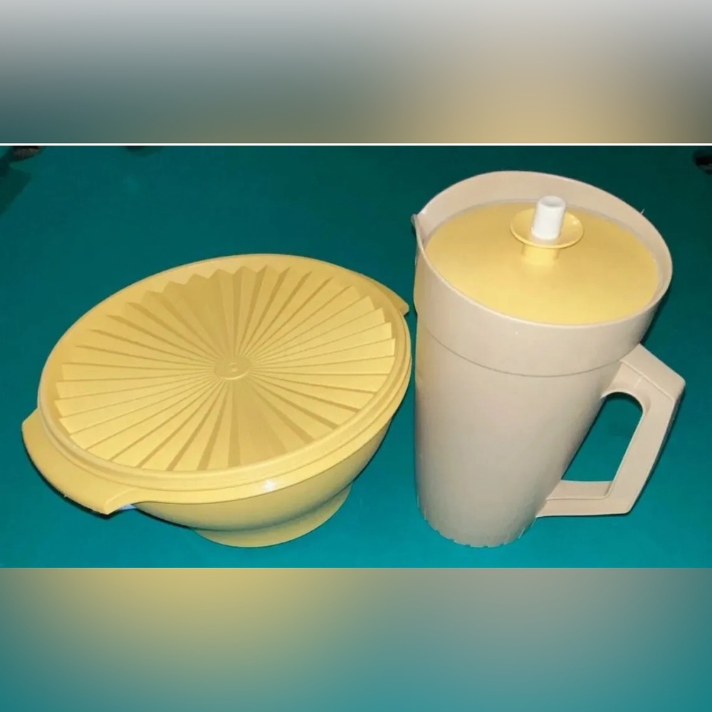 TWO PIECES OF VINTAGE TUPPERWEAR 1 LARGE SALAD BOWL AND ONE DRINK PITCHER